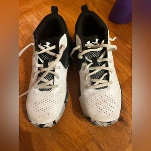 Boys under armor basketball shoes